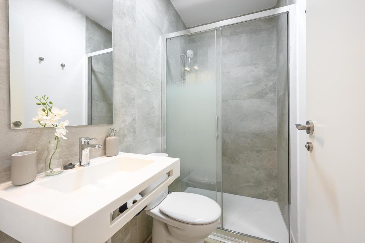 Modern 3 Bedroom, City Center With Patio & High Ceilings By 10Tosea Málaga Kültér fotó