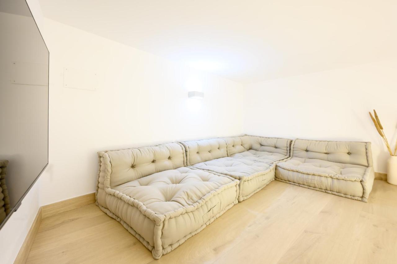 Modern 3 Bedroom, City Center With Patio & High Ceilings By 10Tosea Málaga Kültér fotó