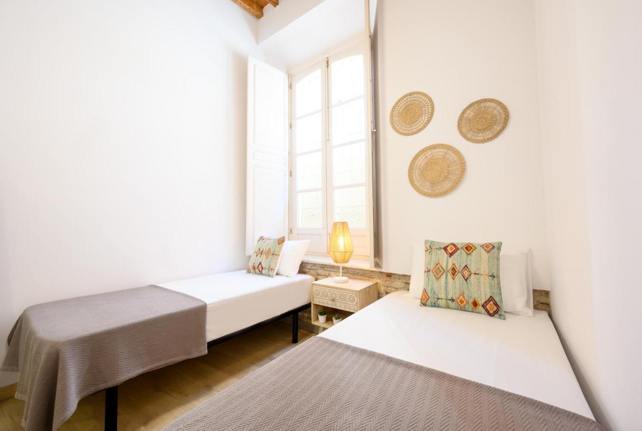 Modern 3 Bedroom, City Center With Patio & High Ceilings By 10Tosea Málaga Kültér fotó